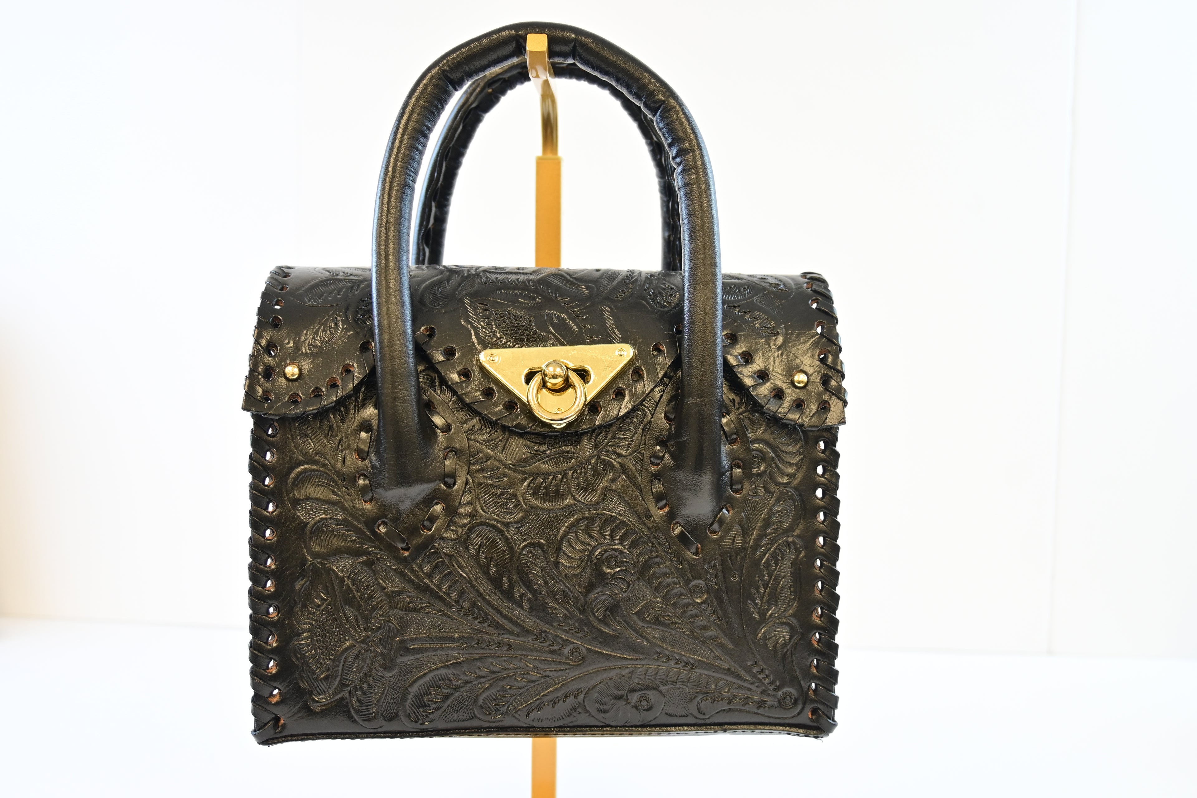 BLACK HANDCRAFTED CHISELED HANDBAG