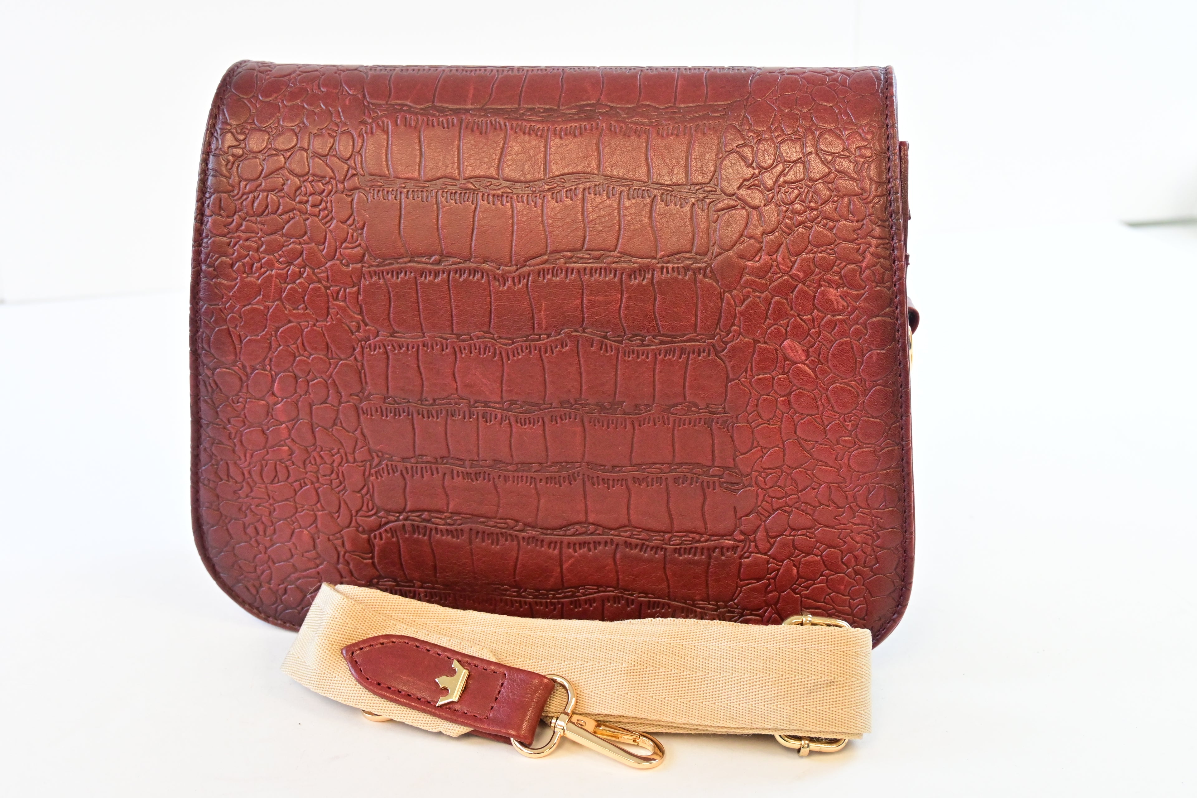 RED CROCODILE STAMP HANDBAG